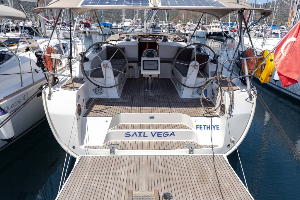 Sailing yacht Bavaria Cruiser 46 Sail Vega