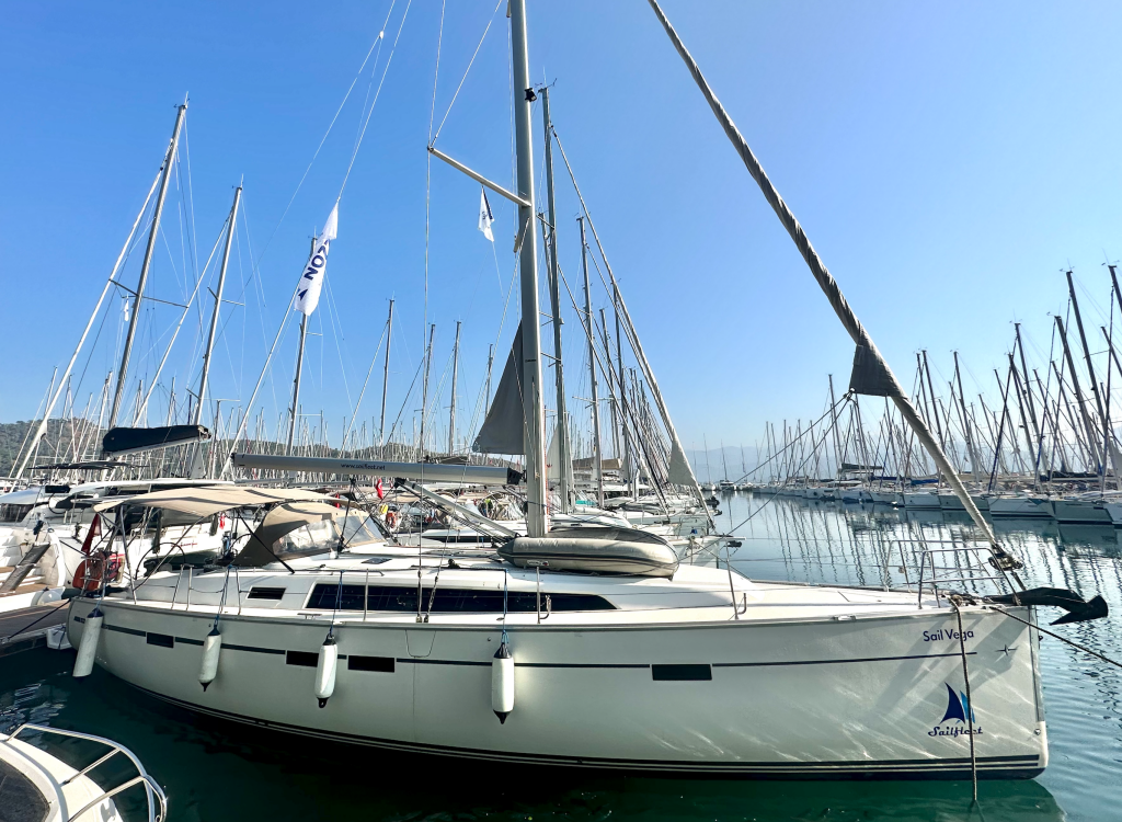 Sailing yacht Bavaria Cruiser 46 Sail Vega