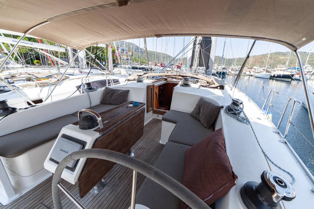 Sailing yacht Bavaria Cruiser 46 Sail Vega