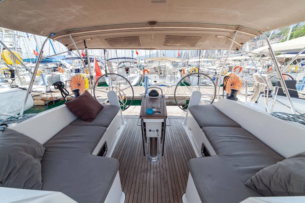 Sailing yacht Bavaria Cruiser 46 Sail Vega