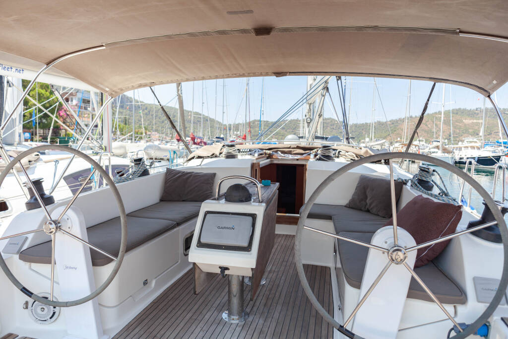 Sailing yacht Bavaria Cruiser 46 Sail Vega