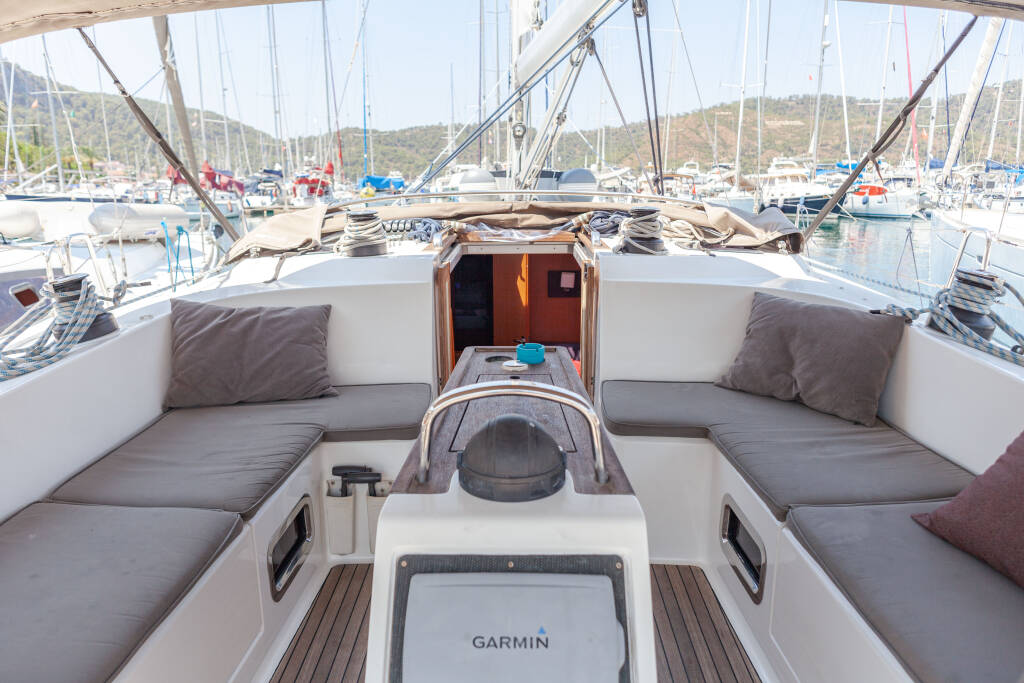 Sailing yacht Bavaria Cruiser 46 Sail Vega