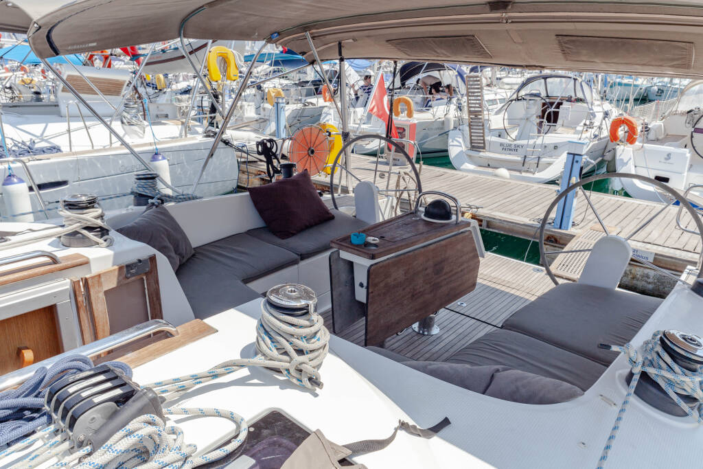 Sailing yacht Bavaria Cruiser 46 Sail Vega