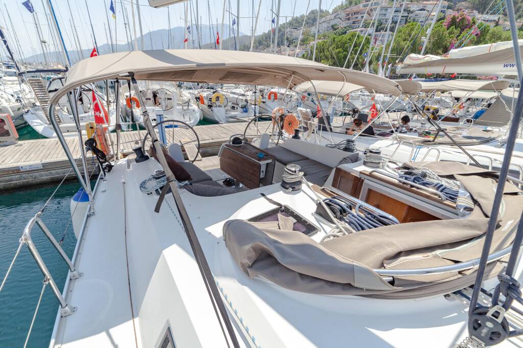 Sailing yacht Bavaria Cruiser 46 Sail Vega