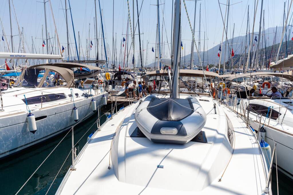 Sailing yacht Bavaria Cruiser 46 Sail Vega