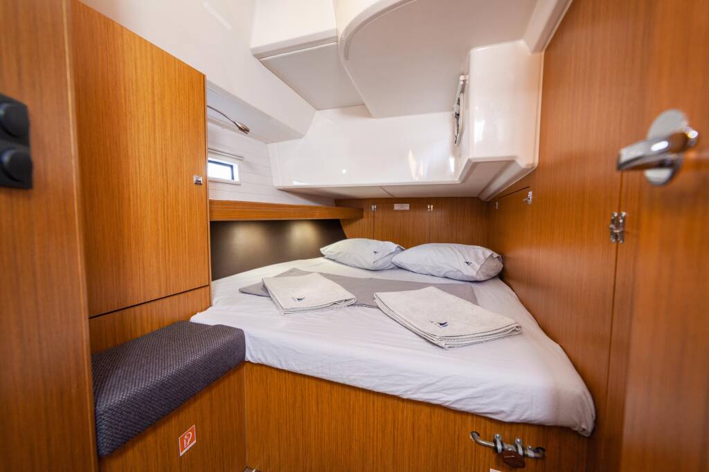 Sailing yacht Bavaria Cruiser 46 Sail Vega