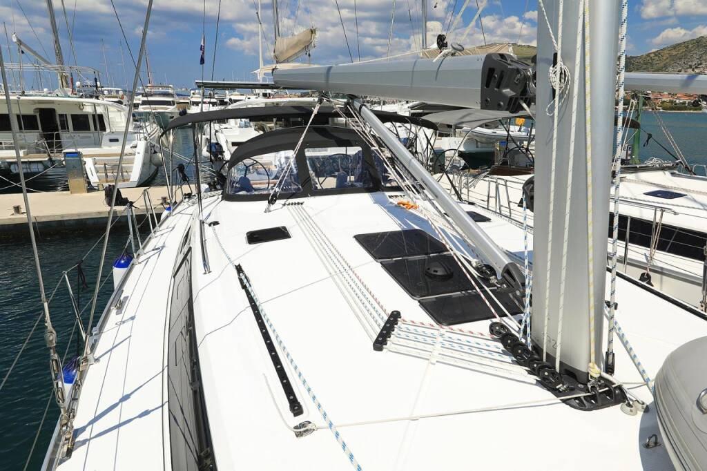 Sailing yacht Bavaria Cruiser 46 Avior