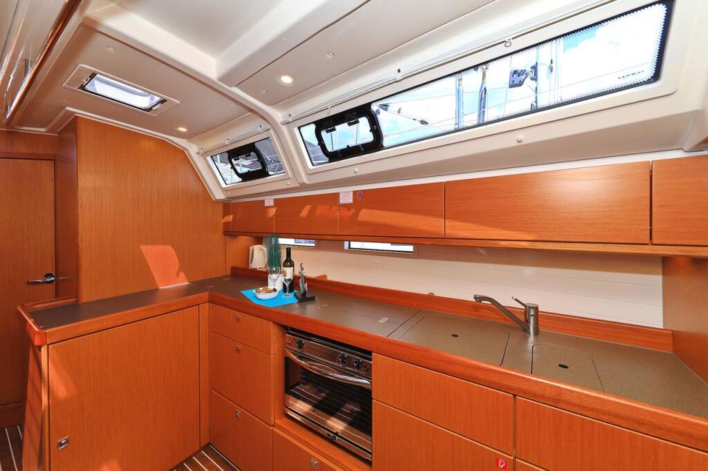 Sailing yacht Bavaria Cruiser 46 Avior