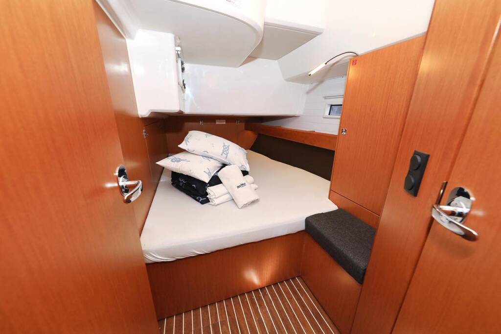 Sailing yacht Bavaria Cruiser 46 Avior