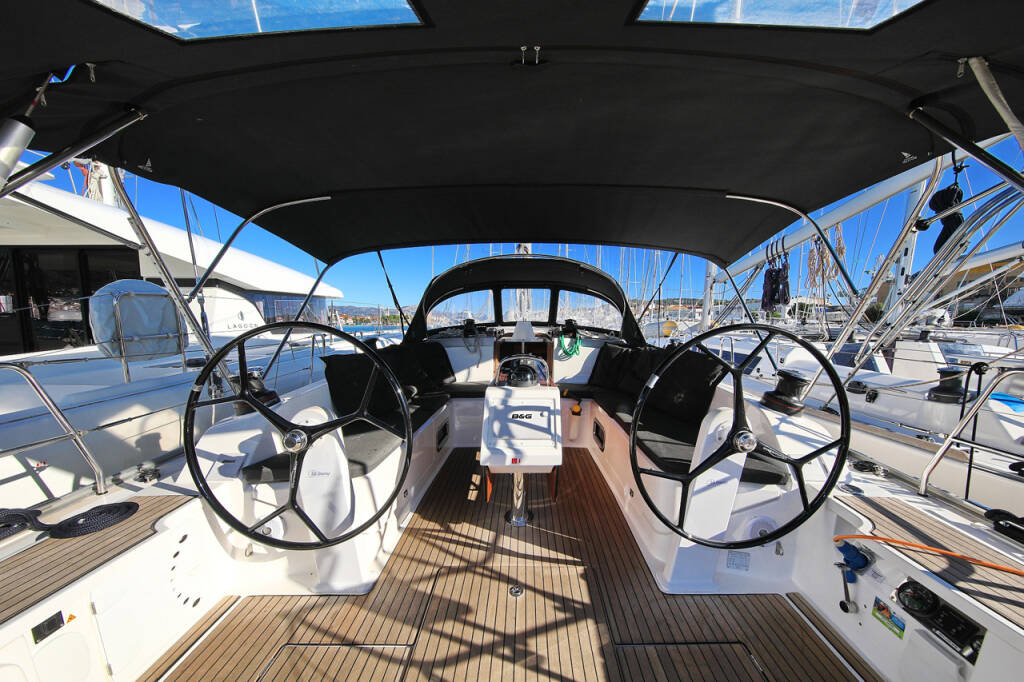 Sailing yacht Bavaria Cruiser 46 Saphir