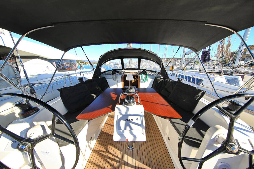 Sailing yacht Bavaria Cruiser 46 Saphir