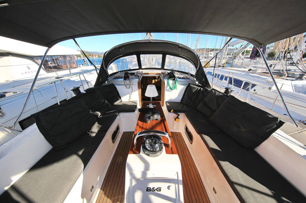Sailing yacht Bavaria Cruiser 46 Saphir