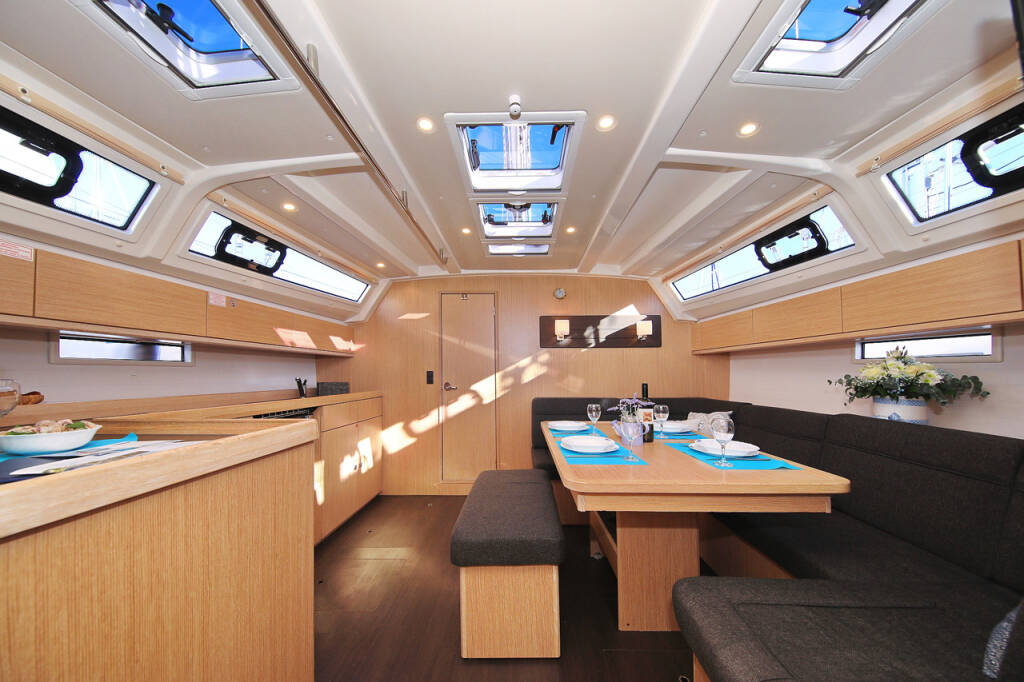 Sailing yacht Bavaria Cruiser 46 Saphir