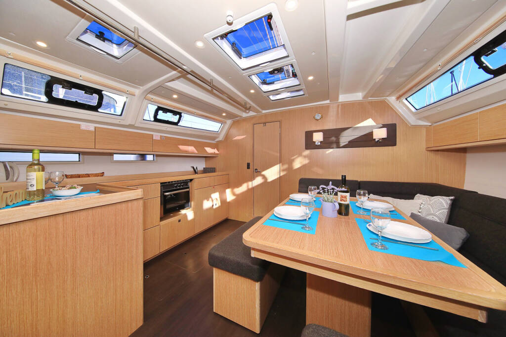 Sailing yacht Bavaria Cruiser 46 Saphir