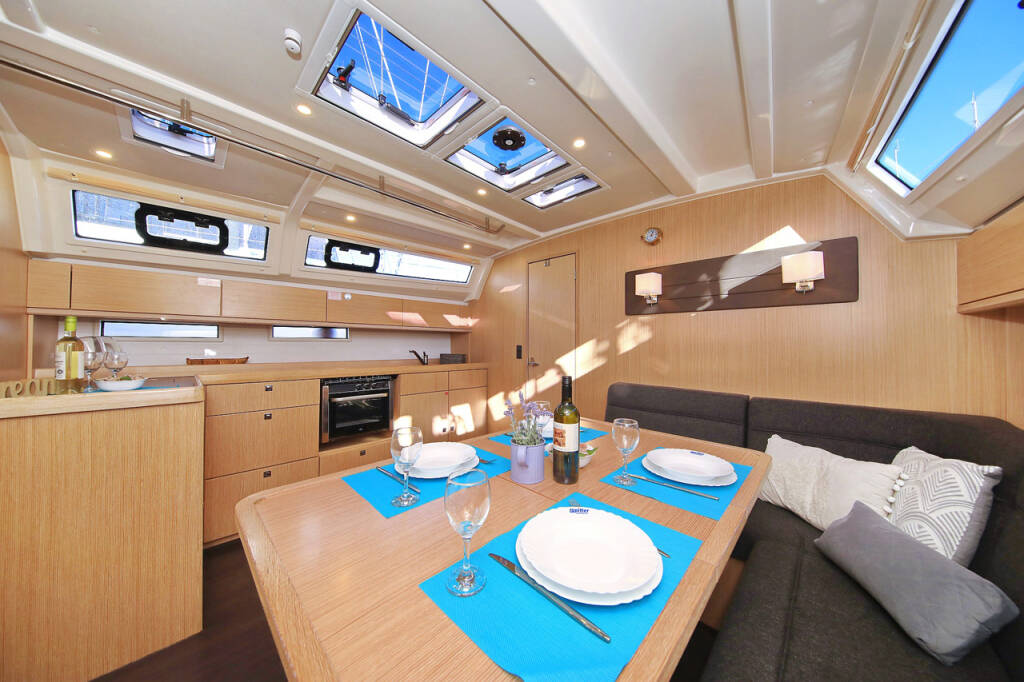 Sailing yacht Bavaria Cruiser 46 Saphir