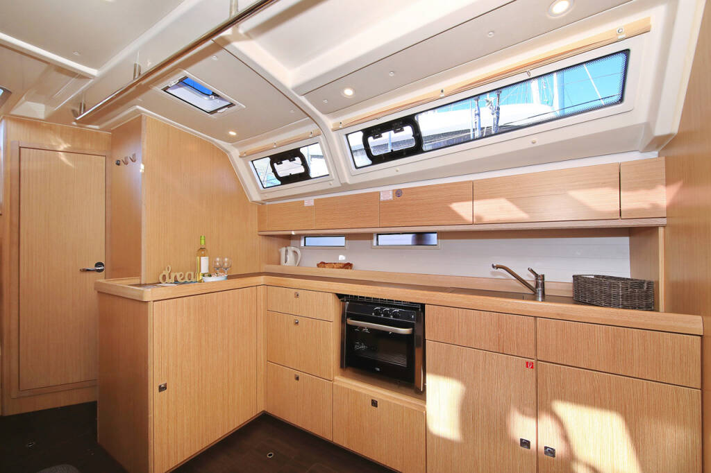 Sailing yacht Bavaria Cruiser 46 Saphir