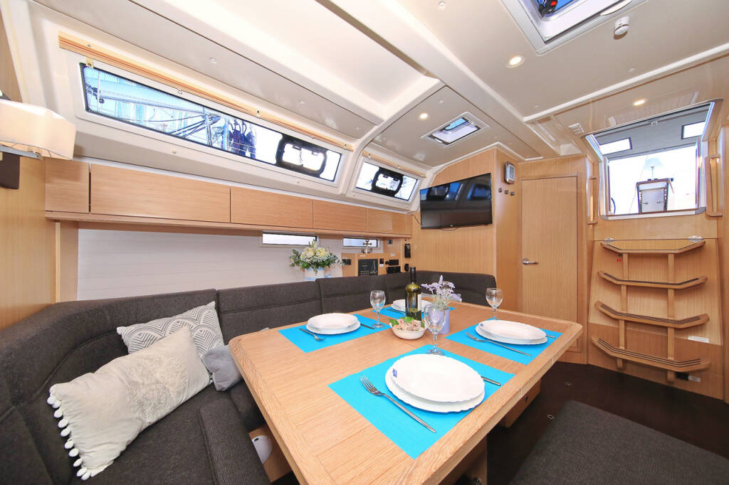 Sailing yacht Bavaria Cruiser 46 Saphir