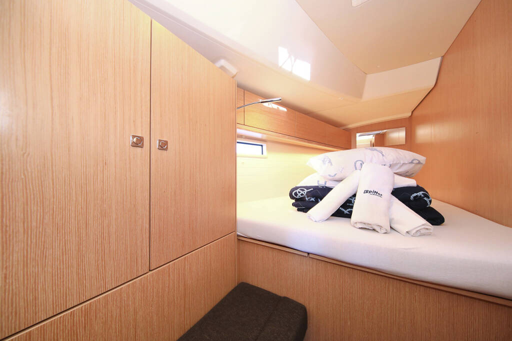 Sailing yacht Bavaria Cruiser 46 Saphir
