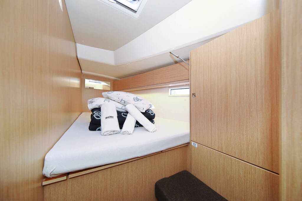 Sailing yacht Bavaria Cruiser 46 Saphir