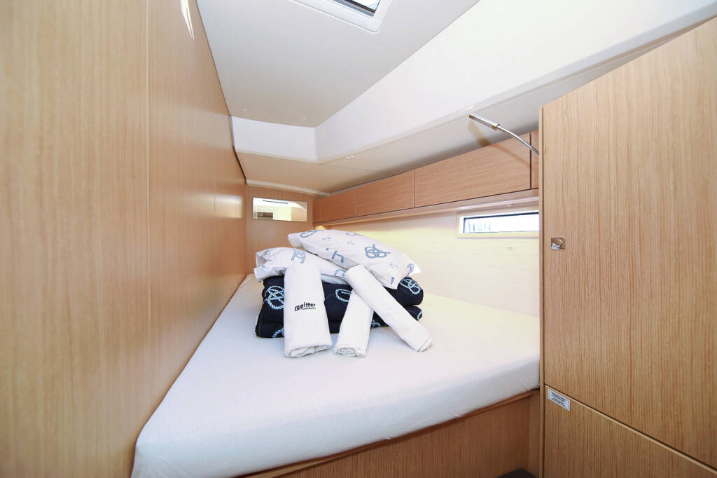 Sailing yacht Bavaria Cruiser 46 Saphir