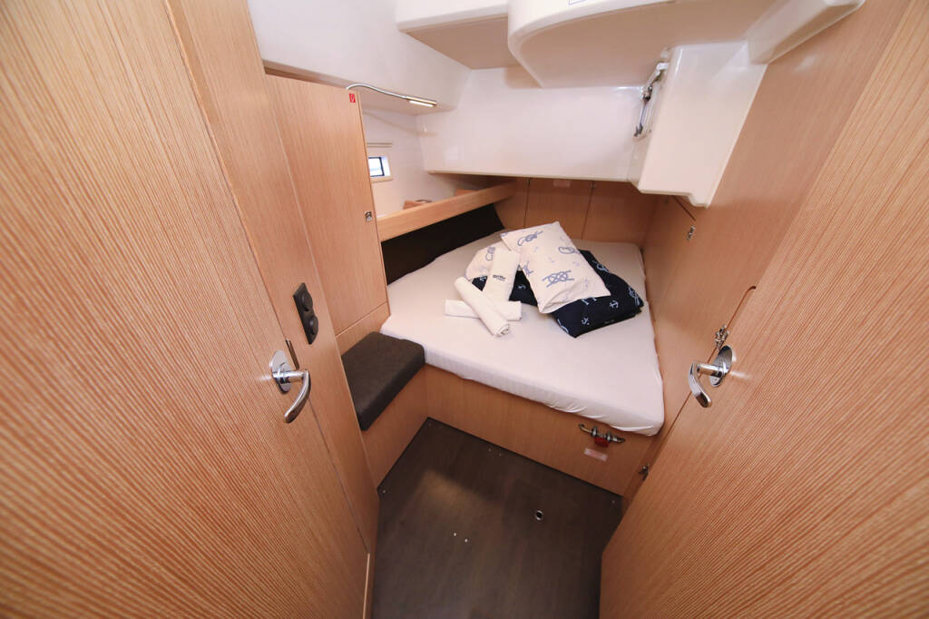 Sailing yacht Bavaria Cruiser 46 Saphir