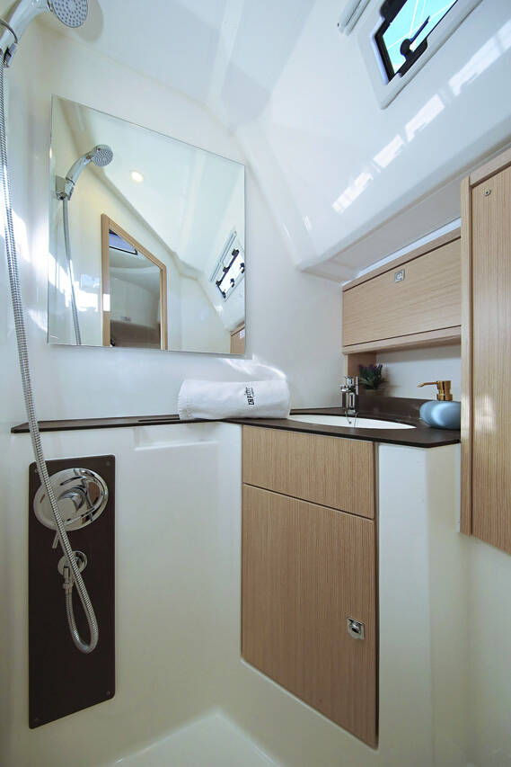 Sailing yacht Bavaria Cruiser 46 Saphir