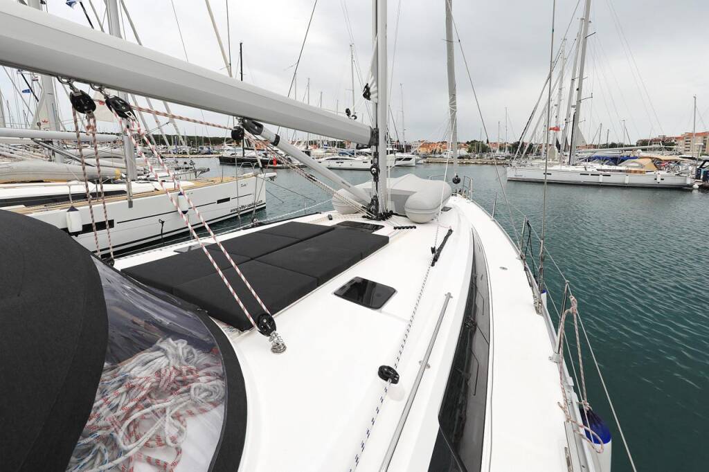 Sailing yacht Bavaria Cruiser 46 Enigma