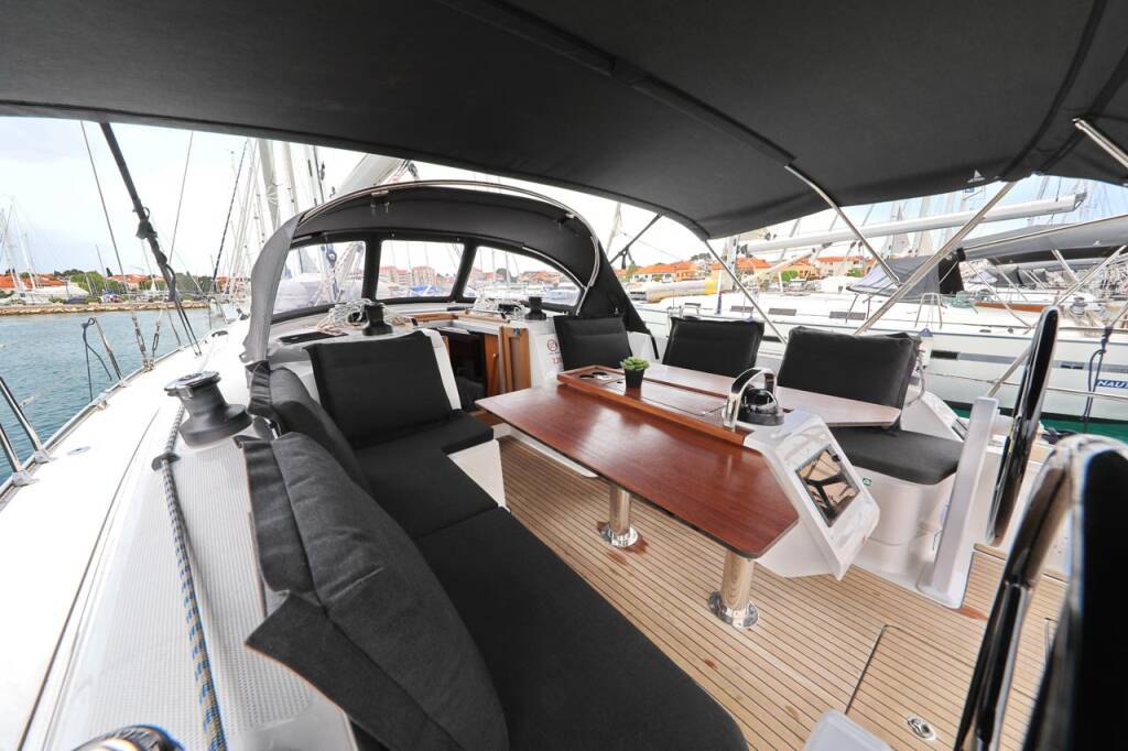 Sailing yacht Bavaria Cruiser 46 Enigma