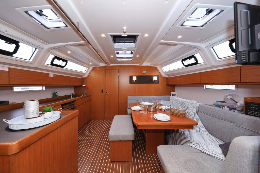 Sailing yacht Bavaria Cruiser 46 Enigma