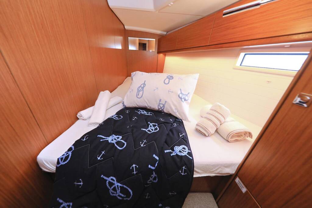Sailing yacht Bavaria Cruiser 46 Enigma