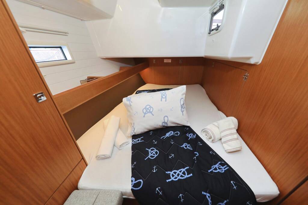 Sailing yacht Bavaria Cruiser 46 Enigma