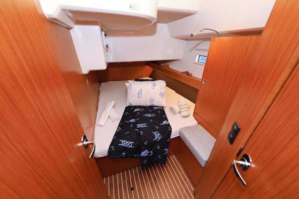Sailing yacht Bavaria Cruiser 46 Enigma