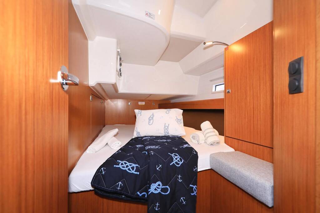 Sailing yacht Bavaria Cruiser 46 Enigma