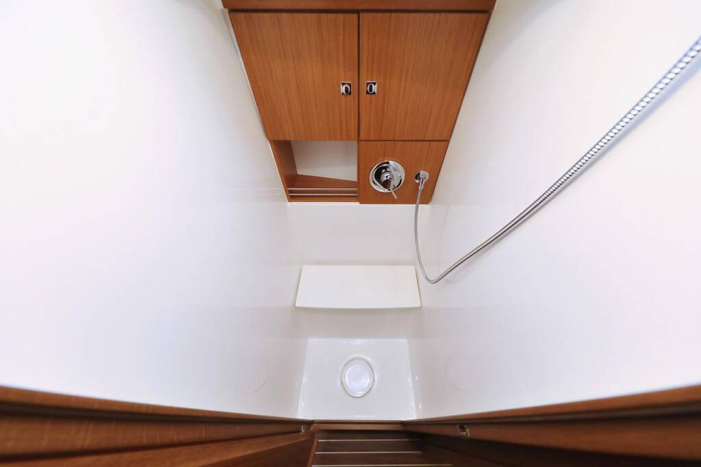 Sailing yacht Bavaria Cruiser 46 Enigma