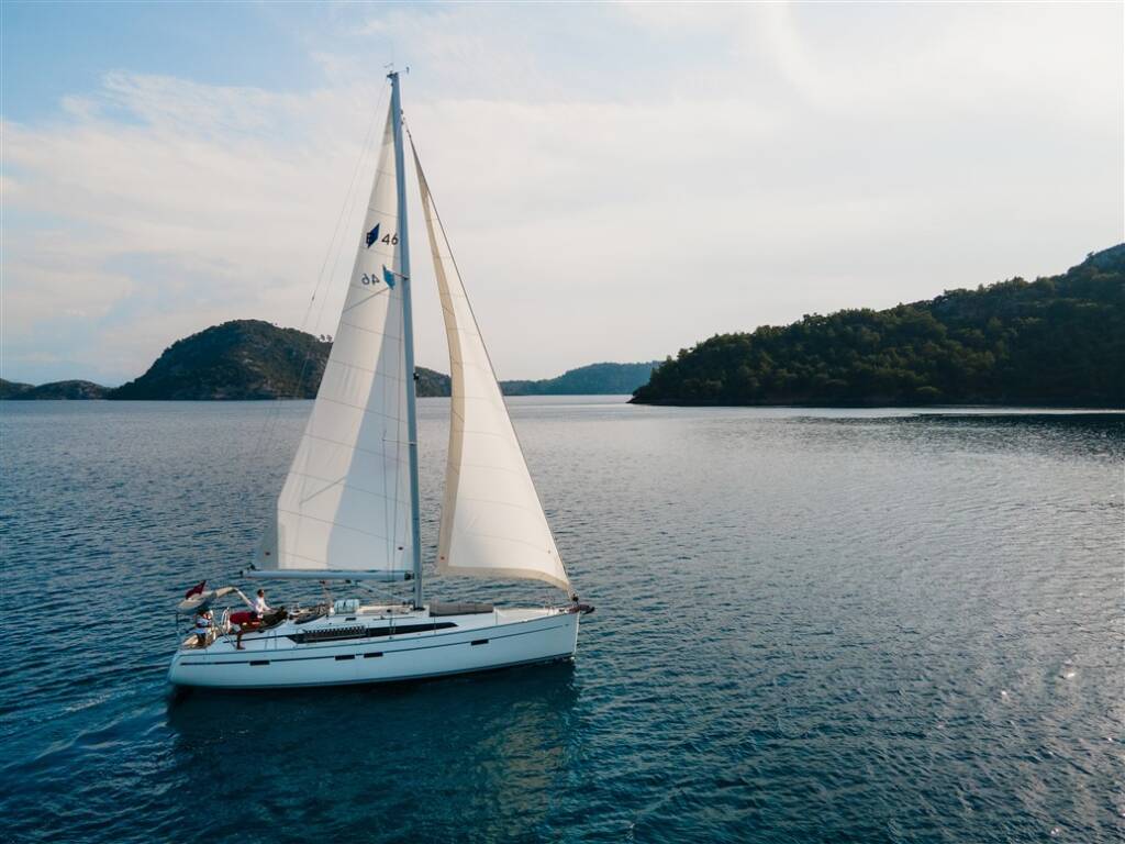 Sailing yacht Bavaria Cruiser 46 Barcelona