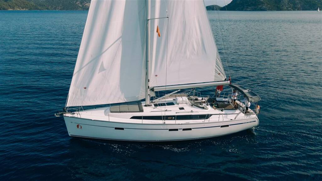 Sailing yacht Bavaria Cruiser 46 Barcelona