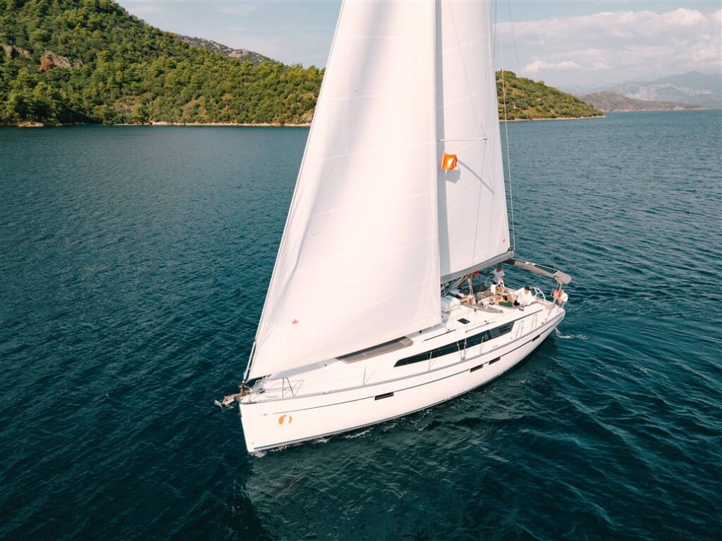 Sailing yacht Bavaria Cruiser 46 Barcelona