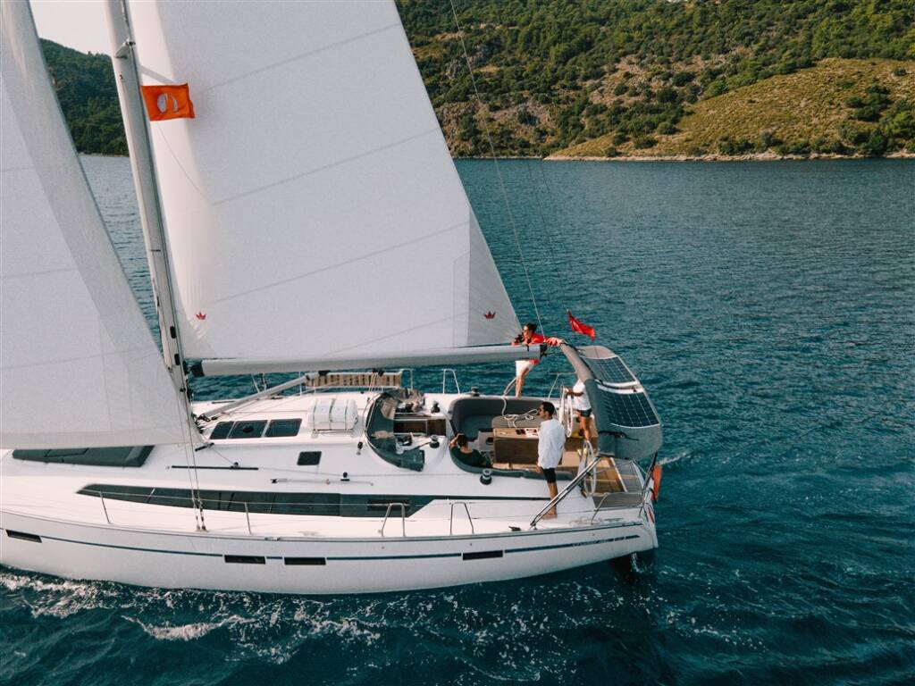 Sailing yacht Bavaria Cruiser 46 Barcelona