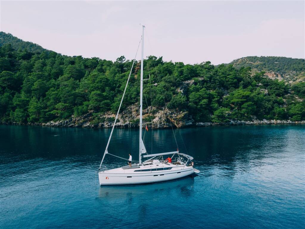 Sailing yacht Bavaria Cruiser 46 Barcelona