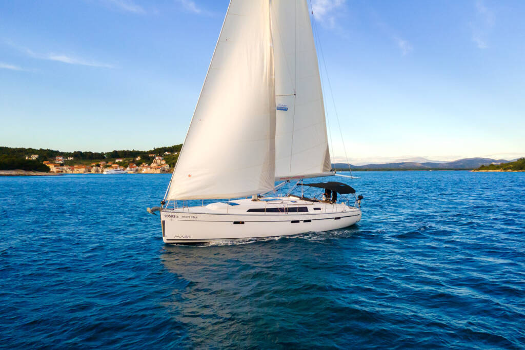 Sailing yacht Bavaria Cruiser 46 White Star
