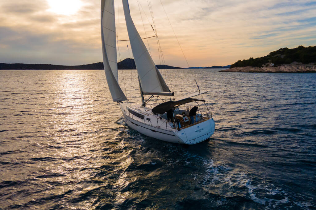 Sailing yacht Bavaria Cruiser 46 White Star