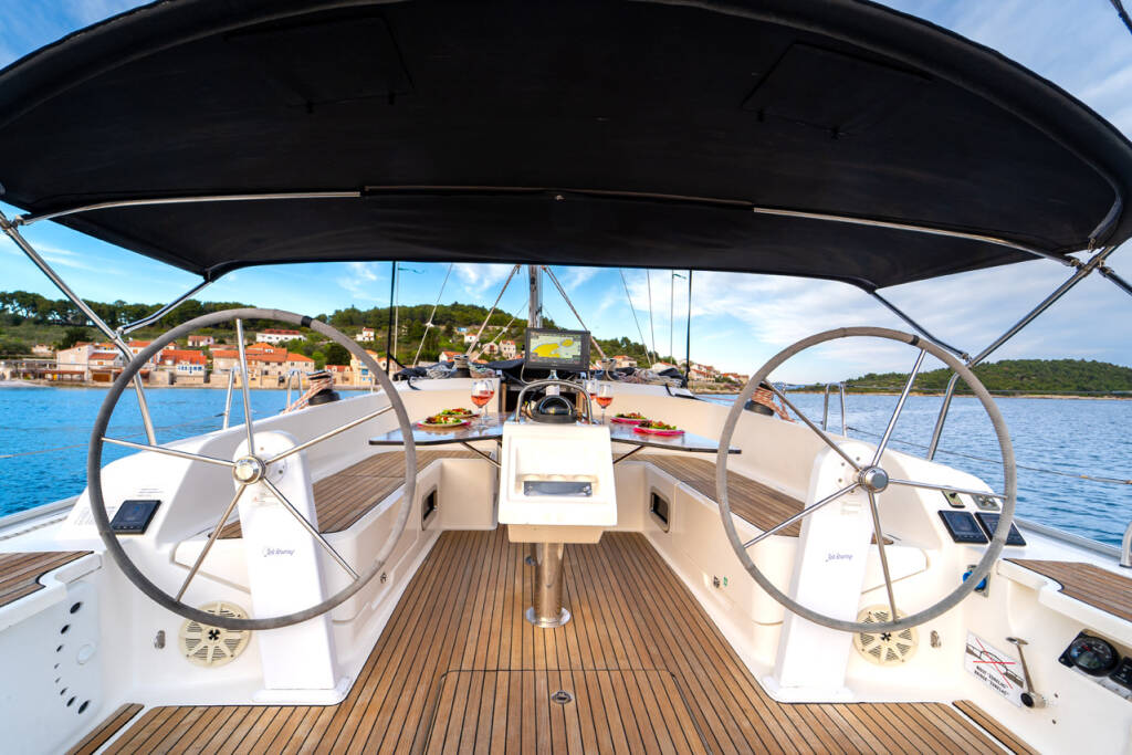 Sailing yacht Bavaria Cruiser 46 White Star