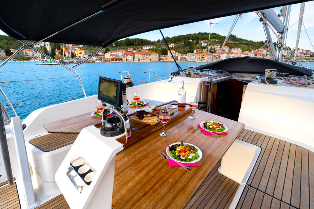 Sailing yacht Bavaria Cruiser 46 White Star