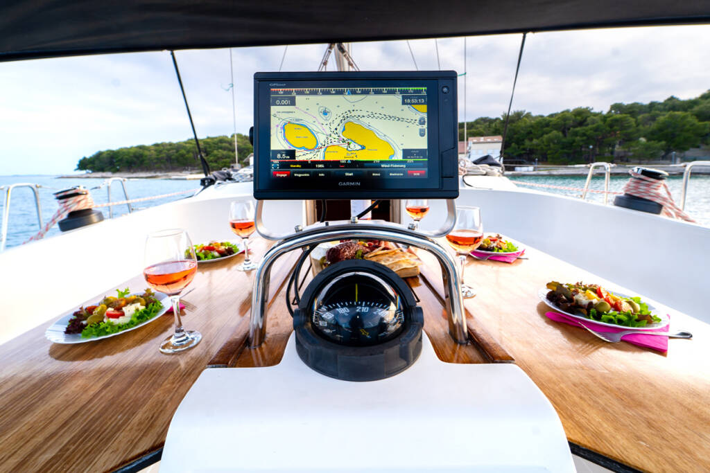 Sailing yacht Bavaria Cruiser 46 White Star