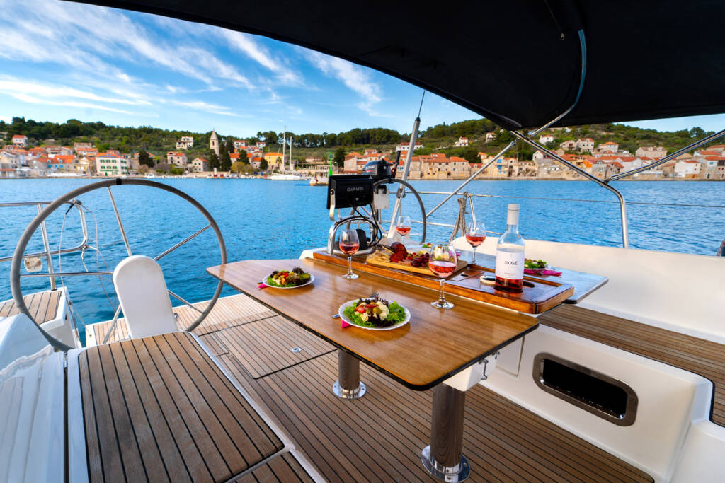Sailing yacht Bavaria Cruiser 46 White Star