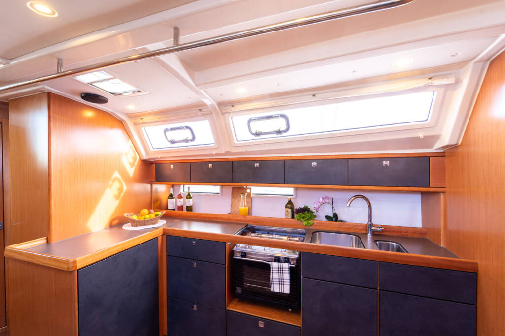 Sailing yacht Bavaria Cruiser 46 White Star