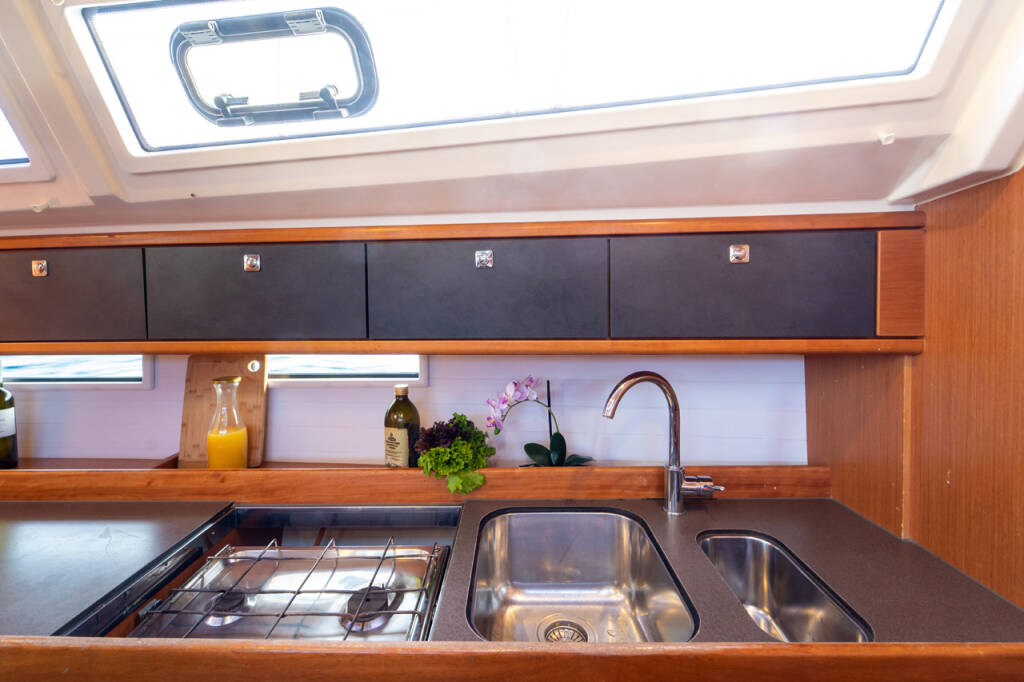 Sailing yacht Bavaria Cruiser 46 White Star