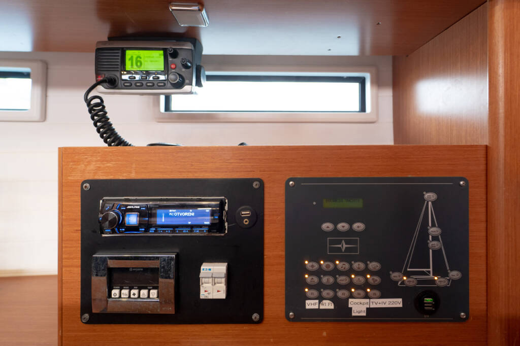 Sailing yacht Bavaria Cruiser 46 White Star