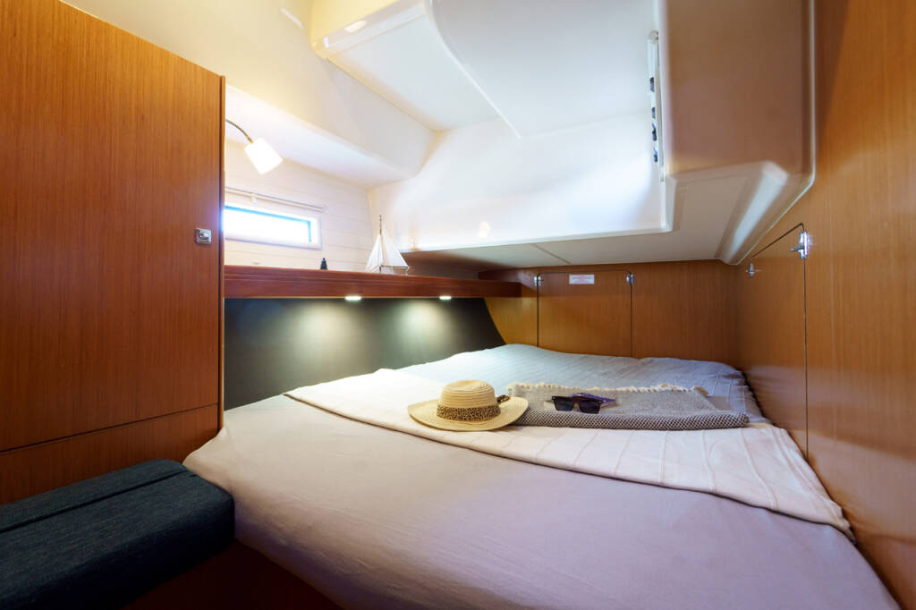Sailing yacht Bavaria Cruiser 46 White Star