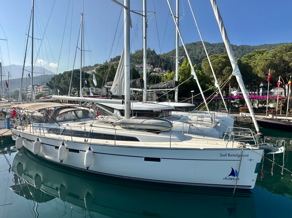 Segelyachten Bavaria Cruiser 46 Sail Betelgeuse